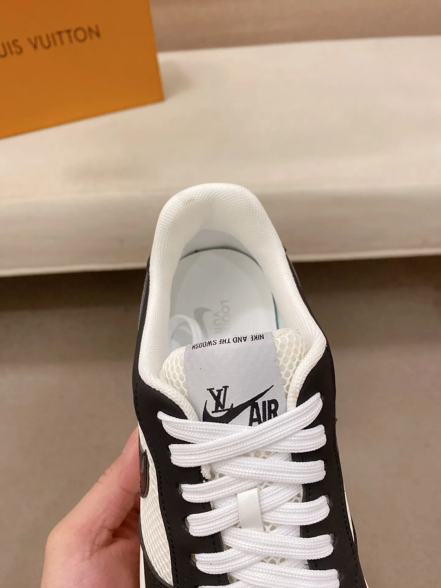 Men's shoes💰 440💰Louis Vuitton (Louis Vuitton/LV) top 🔍🔍 new models are on sale at the same time, the upper 🇮🇹 imported Italian first-layer cowhide, fully imported mesh breathable lining 💪💪, completely 1⃣️compared 1⃣️Reproduction🇮🇹💪💪, ⚠Sole: The original sole is specially provided by the original factory, the exclusive movable molded sole is super comfortable, ⚠Original factory follow-up goods, 🔍🔍high quality, you can enter and leave the counter at will, welcome to compare⚠. Code number: 38-44. Can be customized for 45 non-refundable!